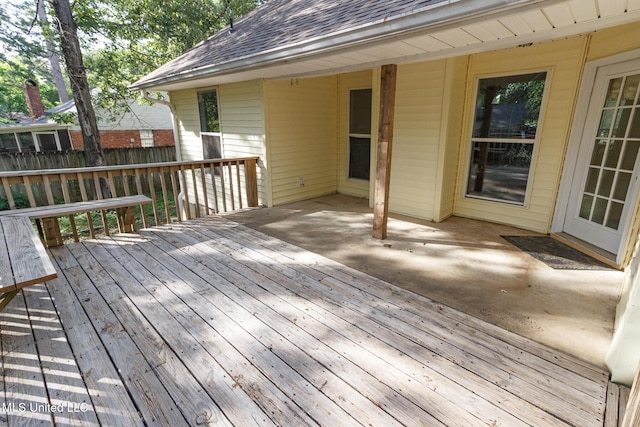 deck featuring fence