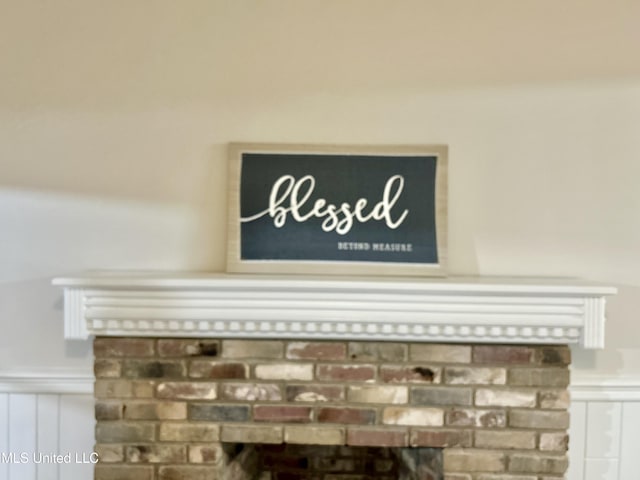 708 Lee Ave, Crystal Springs, MS 39059 - detailed view of wainscoting and a decorative wall