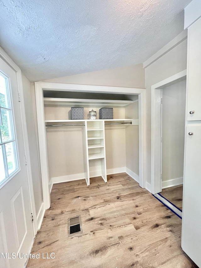 708 Lee Ave, Crystal Springs, MS 39059 - view of closet