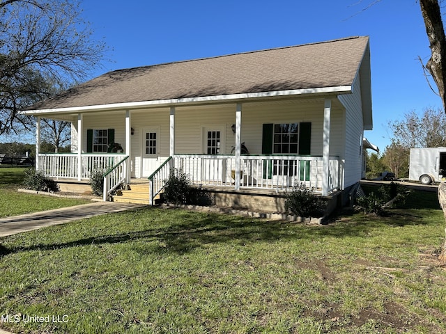 view of front of house with a front lawn