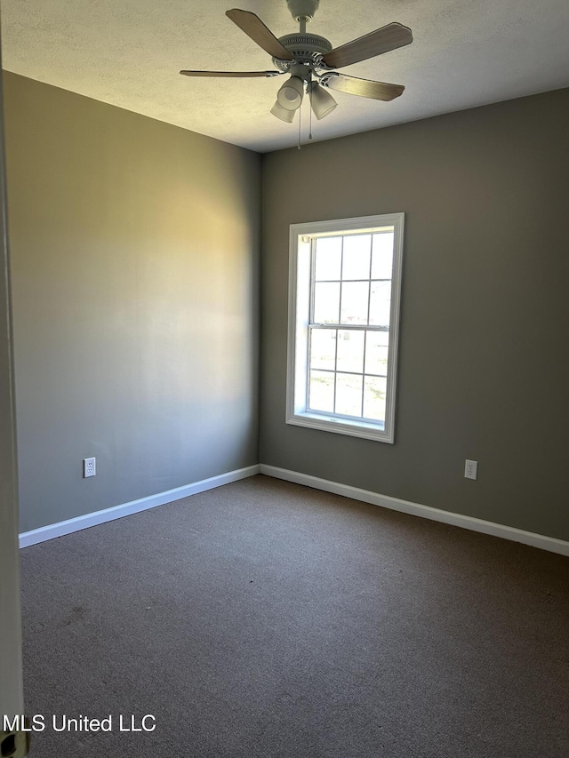 carpeted spare room featuring ceiling fan and a textured ceiling