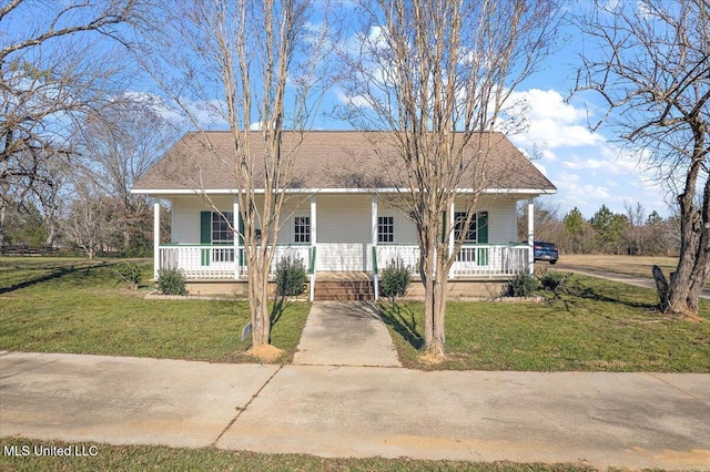 view of front of house featuring a front lawn and a porch