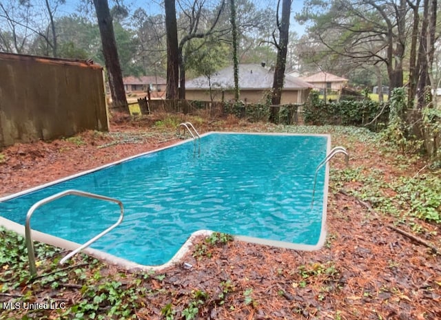 view of swimming pool