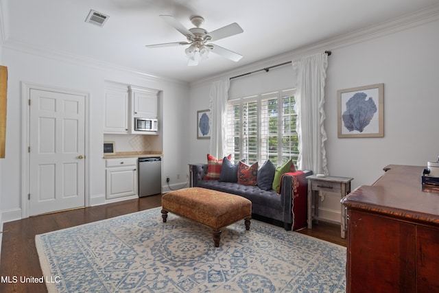 living room with visible vents, ornamental molding, dark wood-style flooring, baseboards, and ceiling fan