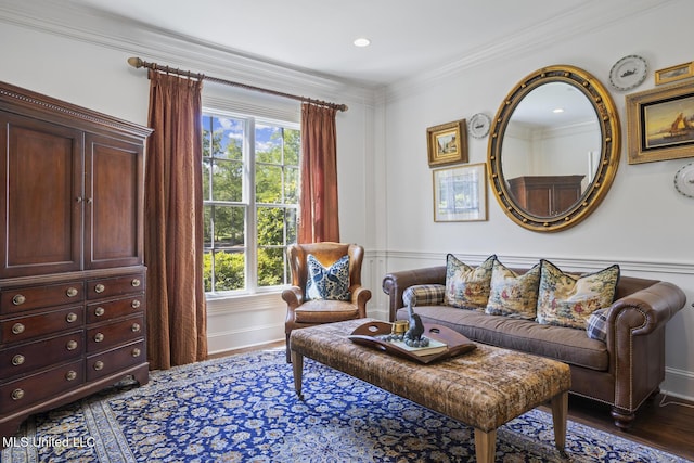 living area featuring crown molding, baseboards, and wood finished floors
