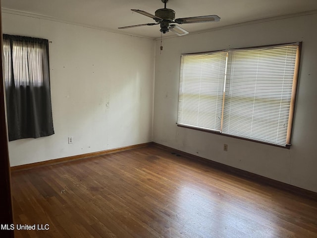 spare room with dark wood-type flooring and ceiling fan