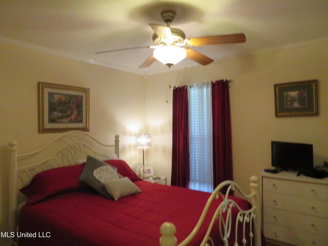 bedroom with crown molding and a ceiling fan