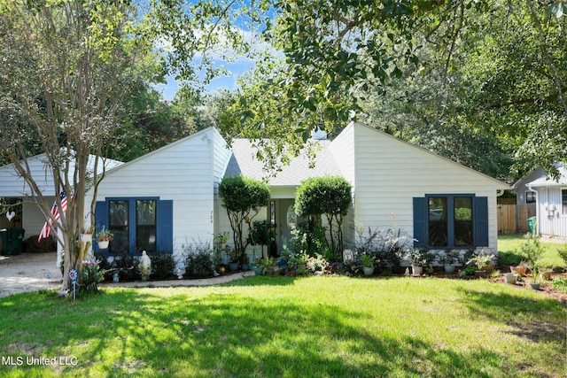 view of front of property with a front lawn