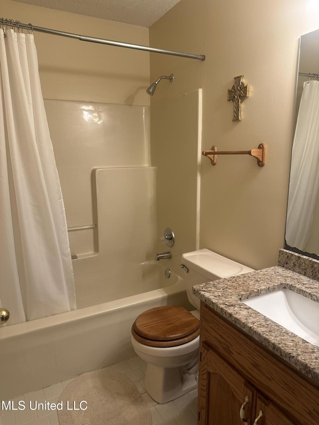 5875 White Ridge Cir W, Olive Branch, MS 38654 - full bath featuring tile patterned floors, vanity, shower / bath combo with shower curtain, and toilet