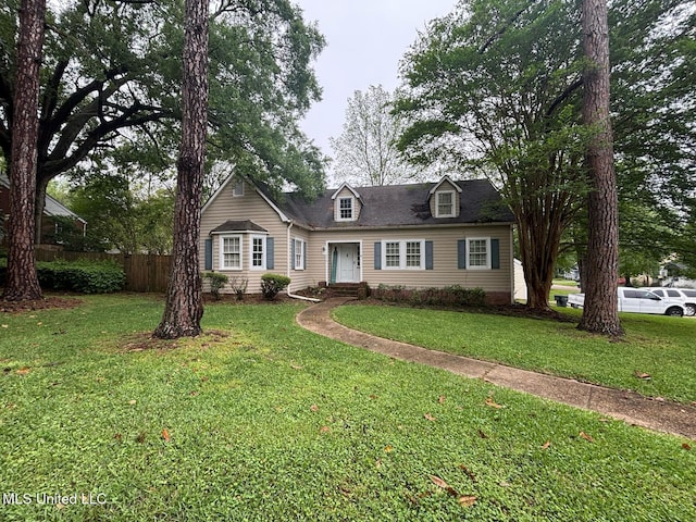 1310 Division St, Vicksburg, MS 39180 - cape cod home featuring fence and a front lawn