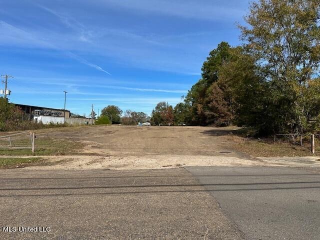 Listing photo 2 for W N St, Poplarville MS 39470