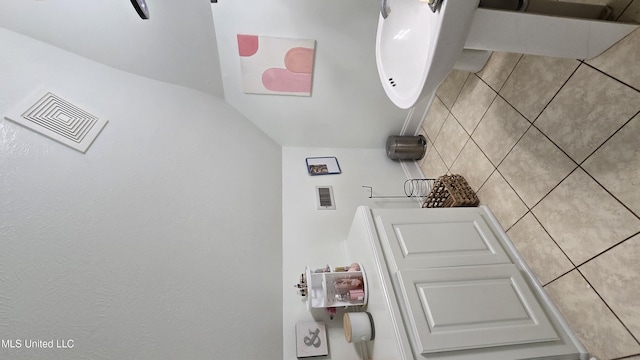 312 Grandview Ct, Pearl, MS 39208 - bathroom featuring vaulted ceiling
