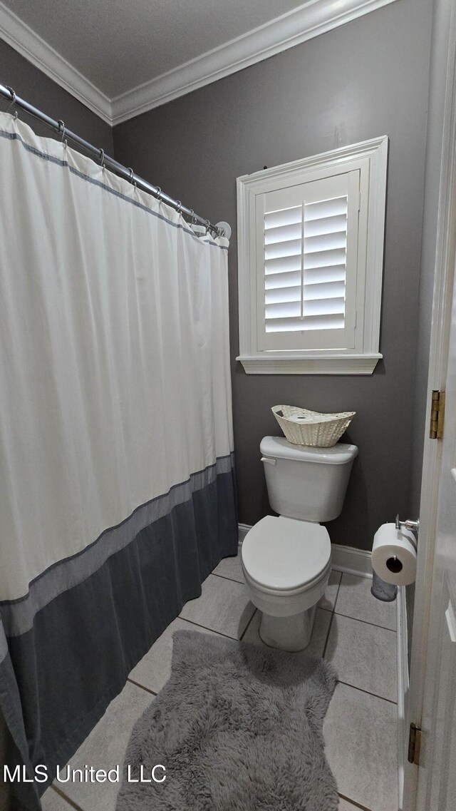 312 Grandview Ct, Pearl, MS 39208 - full bath featuring crown molding, toilet, baseboards, tile patterned floors, and curtained shower