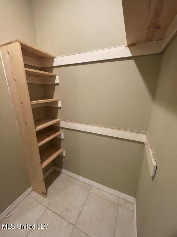 walk in closet featuring light tile patterned floors