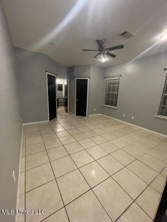 unfurnished room featuring ceiling fan and light tile patterned floors