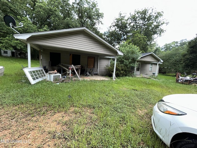 99 SW Railroad Rd, Roxie, MS 39661 - view of front of home featuring a front lawn