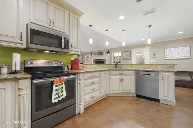 kitchen featuring sink, cream cabinetry, kitchen peninsula, hanging light fixtures, and stainless steel appliances