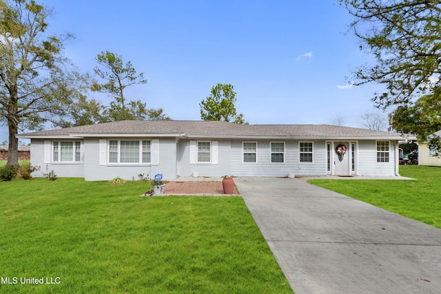 single story home featuring a front yard