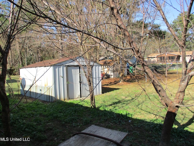 view of yard with a storage shed