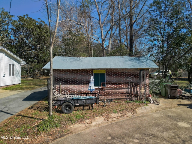 view of front of home with brick siding and driveway