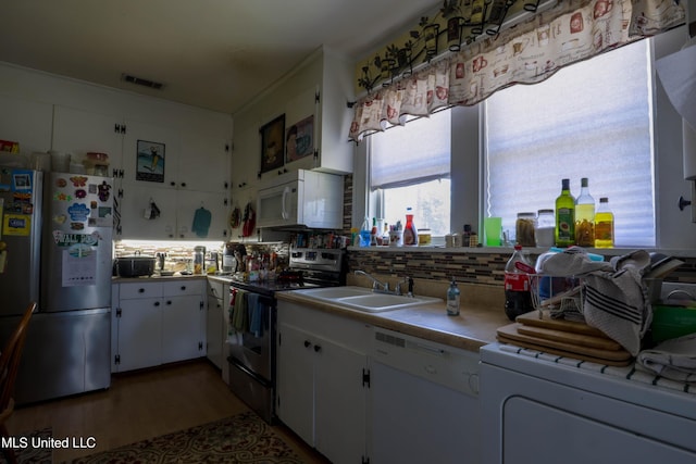 kitchen with tasteful backsplash, visible vents, white cabinets, appliances with stainless steel finishes, and wood finished floors