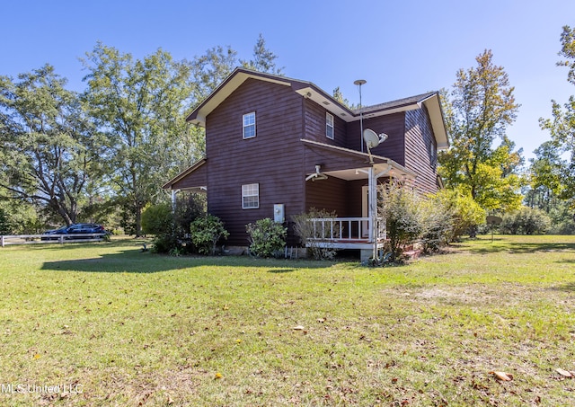 view of side of property featuring a lawn