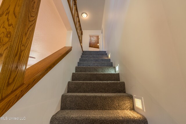 16601 Mcgregor Rd, Vancleave, MS 39565 - view of staircase