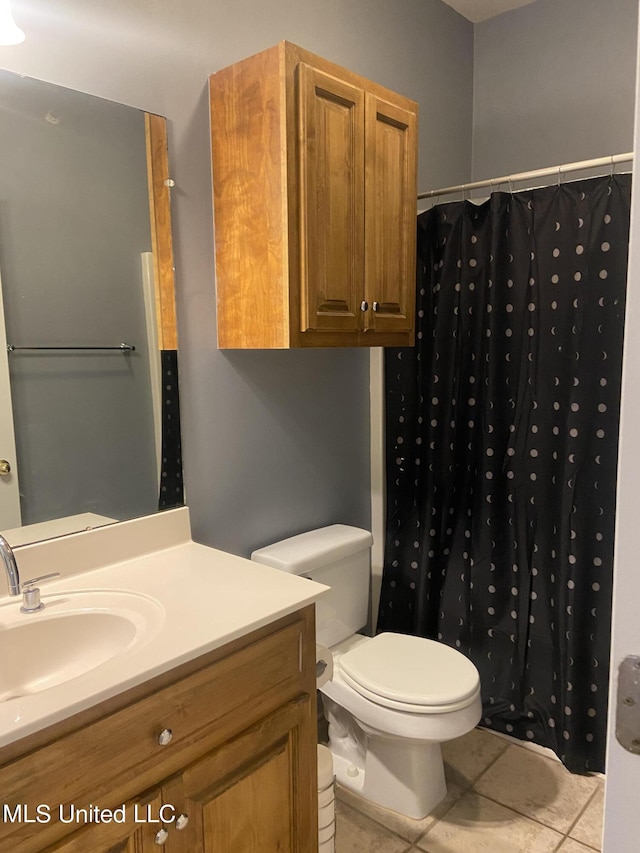 6301 W Wimbledon Cv, Ocean Springs, MS 39564 - full bath featuring vanity, tile patterned floors, toilet, and curtained shower