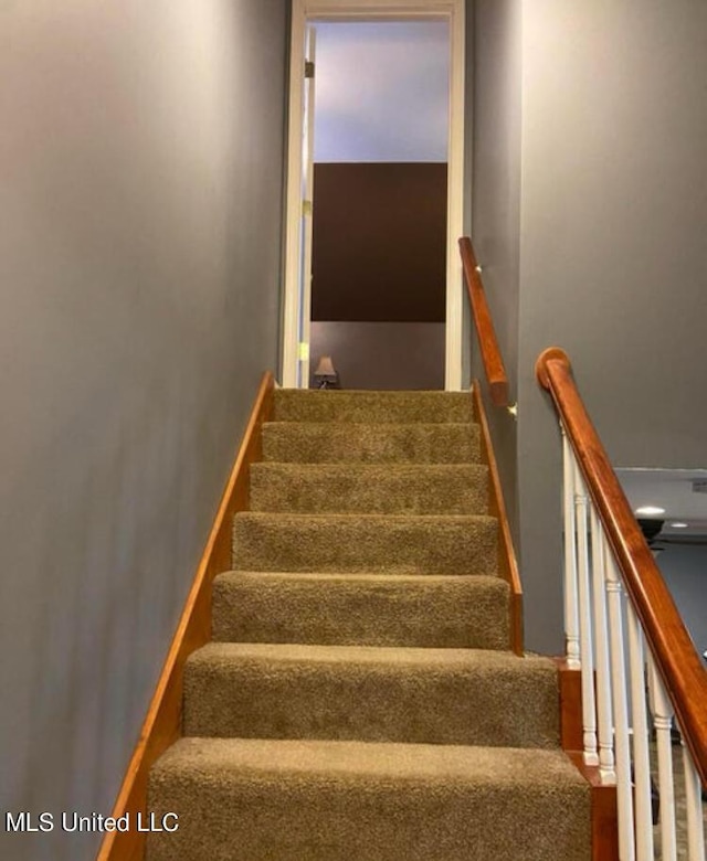 6301 W Wimbledon Cv, Ocean Springs, MS 39564 - view of stairs