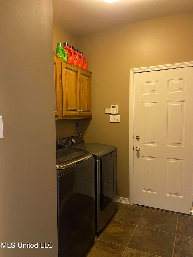 laundry room with cabinets and washing machine and clothes dryer