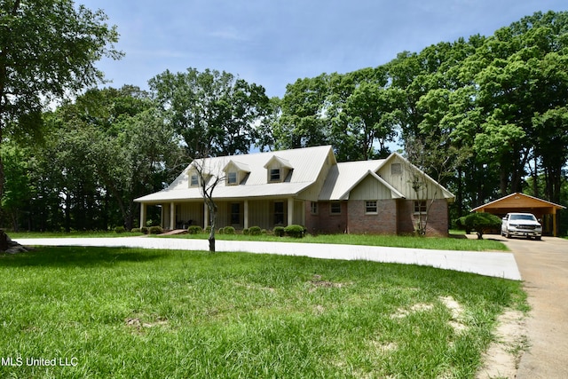 view of front of property with a front yard