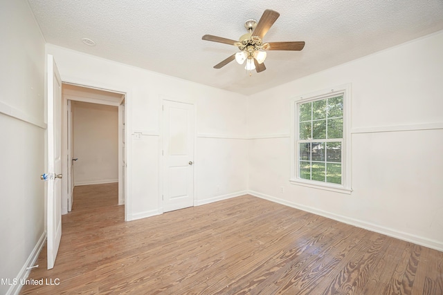 2411 12th St, Pascagoula, MS 39567 - empty room featuring light wood-style floors, a textured ceiling, and ceiling fan