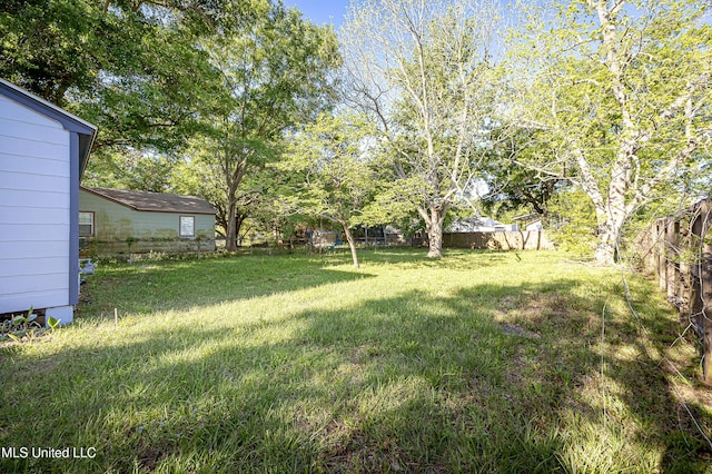 2411 12th St, Pascagoula, MS 39567 - view of yard