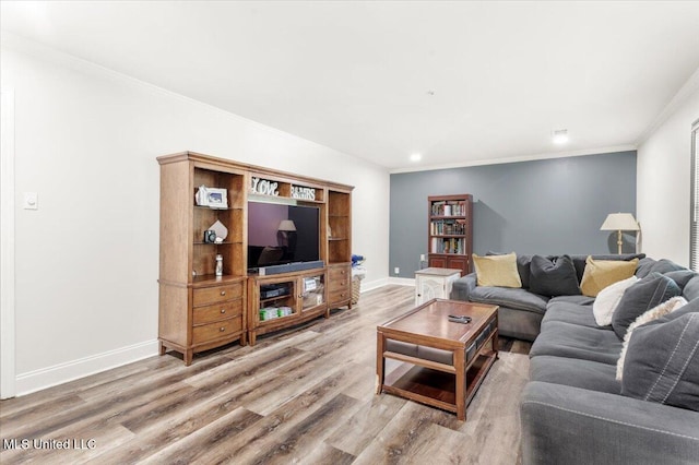 78 Bayou Cir, Gulfport, MS 39507 - living room with baseboards, light wood-style floors, ornamental molding, and recessed lighting