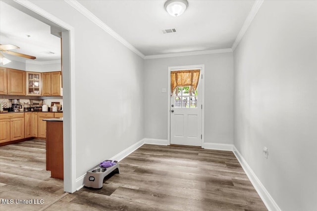 78 Bayou Cir, Gulfport, MS 39507 - entrance foyer with light wood-style floors, crown molding, baseboards, and a ceiling fan