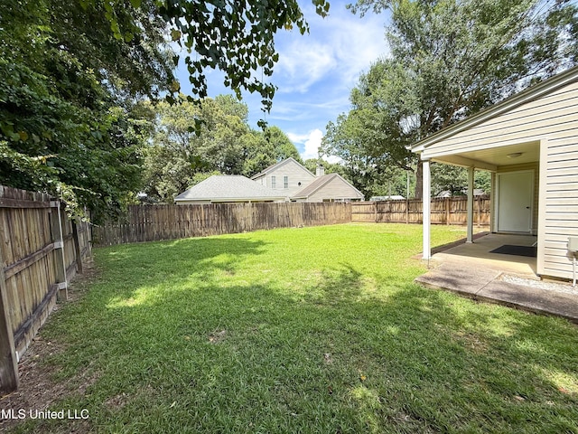 999 Hamakua St, Diamondhead, MS 39525 - fenced backyard with a patio area
