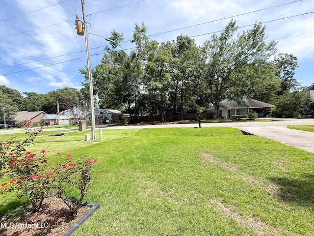 999 Hamakua St, Diamondhead, MS 39525 - view of green lawn
