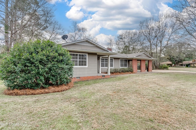 view of front of property featuring a front lawn