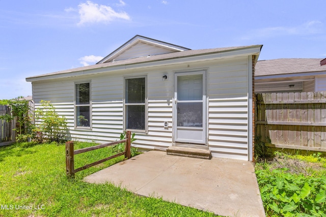 1914 Twin Pine Dr, Pearl, MS 39208 - view of front facade with a patio area