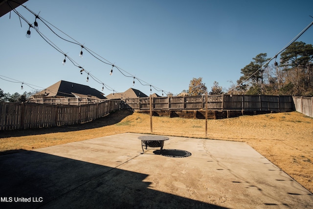 view of yard featuring a patio area