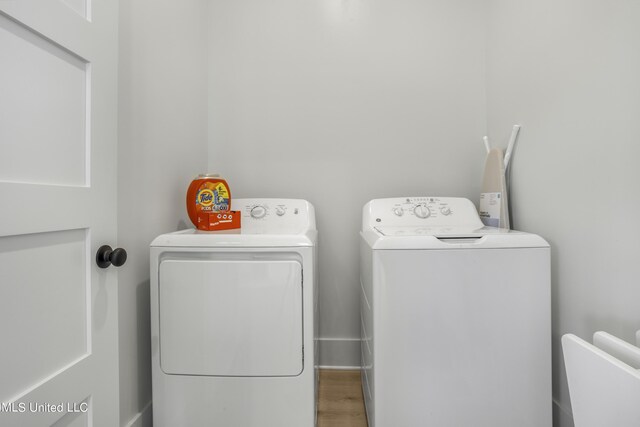 124 Arkansas Ave, Gulfport, MS 39507 - clothes washing area with separate washer and dryer and laundry area