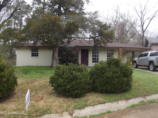 view of front of home with a front lawn and a carport