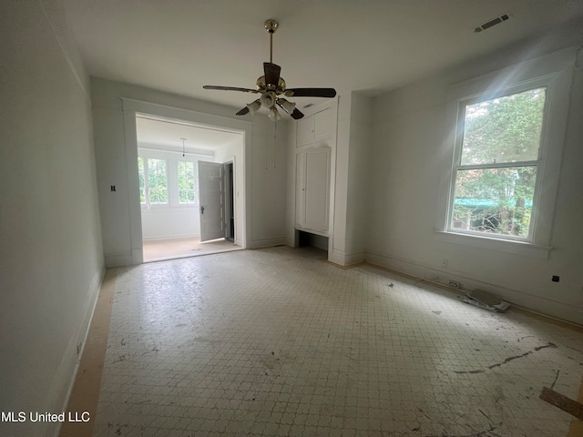 empty room with ceiling fan