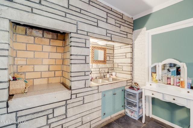 221 S Third St, Wiggins, MS 39577 - detailed view of crown molding and bar with sink