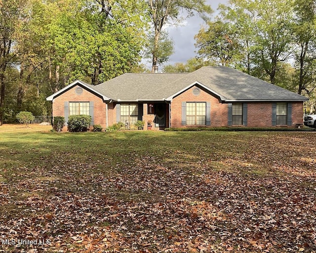 ranch-style home featuring a front lawn