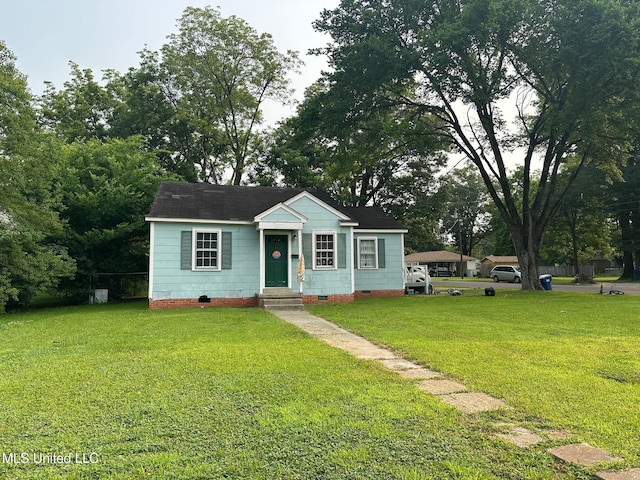 800 Deering St, Cleveland, MS 38732 - view of front of home with a front yard and crawl space