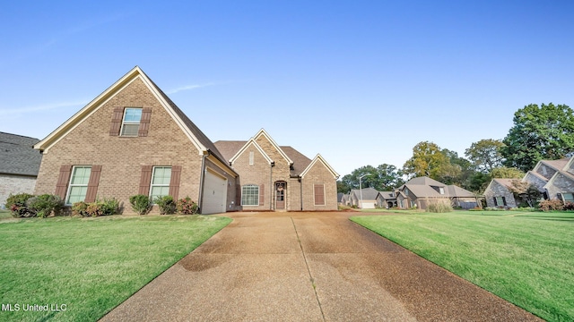 view of front of home featuring a front lawn