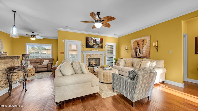 living room featuring crown molding, hardwood / wood-style floors, and ceiling fan