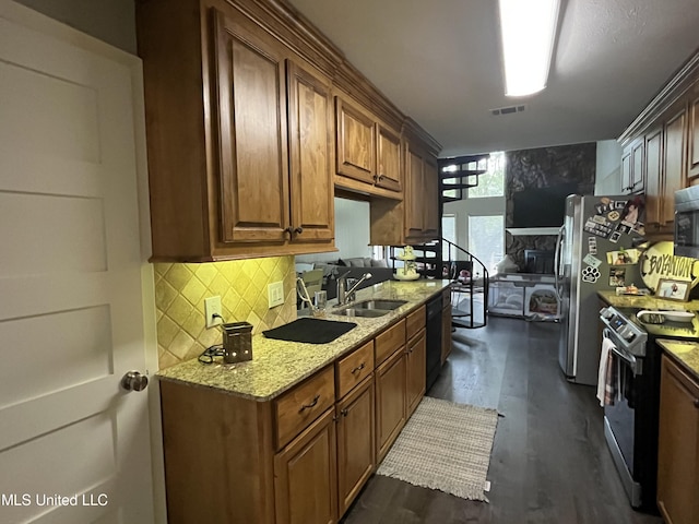 kitchen with tasteful backsplash, appliances with stainless steel finishes, sink, and dark hardwood / wood-style floors