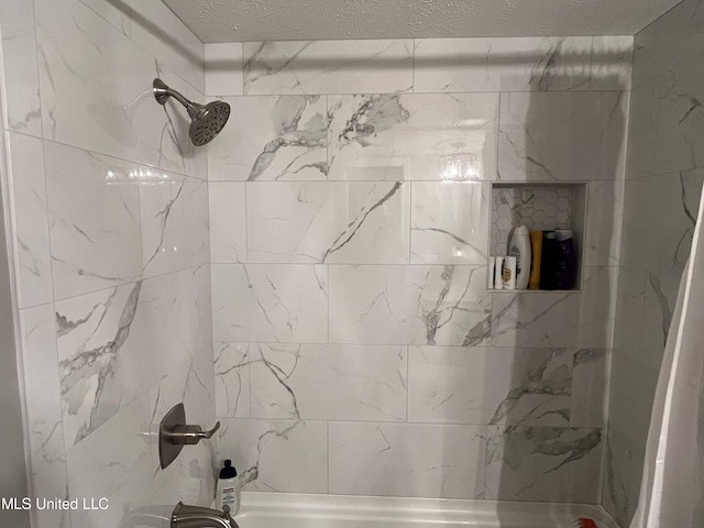 bathroom featuring a tile shower